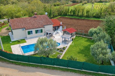 Ekskluzivna kuća – oaza mira s bazenom i garažom