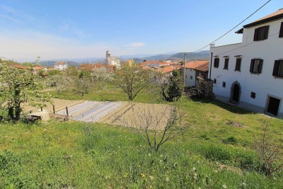 VIŽINADA, PRODAJA GRAĐEVINSKOG ZEMLJIŠTA S POGLEDOM NA MOTOVUN