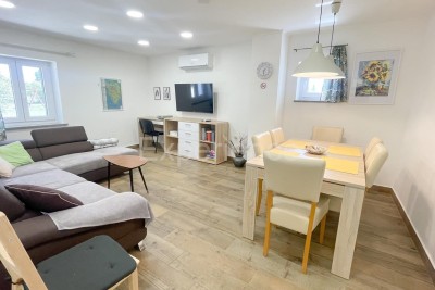 U okolici Poreča - renovirana kamena kuća sa bazenom