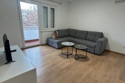 Stan u centru Poreča, 100 metara od mora, pogled na more!