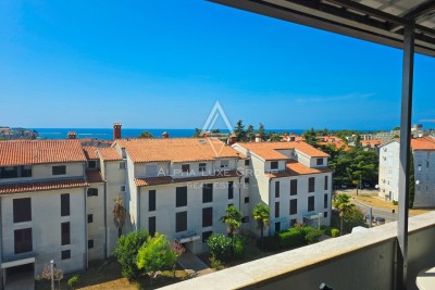 APPARTAMENTO VICINO AL CENTRO DELLA CITTÀ E ALLA SPIAGGIA CON VISTA PANORAMICA SUL MARE E SULLA CITTÀ DI PARENZO