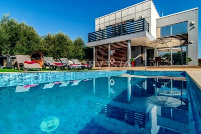 Vodnjan, villa impressionante con piscina riscaldata, ampio giardino