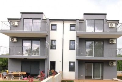 Neu gebaute Wohnung im 1. Stock in der Nähe von Poreč