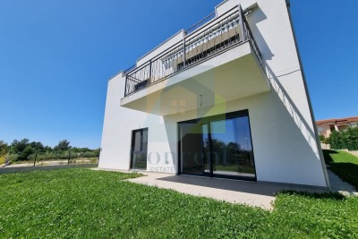 Poreč, dintorni, Appartamento al piano terra con 3 camere da letto e giardino, a 1 km dal mare