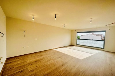 POREČ, KOMFORAN TROSOBAN STAN S POGLEDOM NA MORE