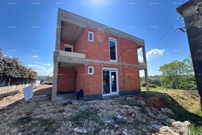 Umag. Vendiamo una casa bifamiliare in fase di Roh Bau.