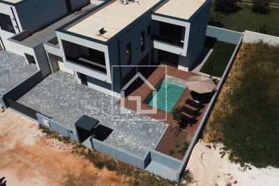 Pomer, herrliches mit Pool und Meerblick.