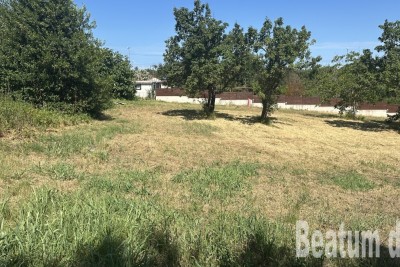 Gradbeno zemljišče v središču Brtonigle