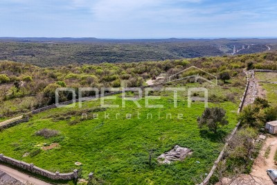 Istra, Mrgani-građevinsko zemljište s pogledom na more