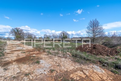 Građevinsko zemljište 796m2 Kanfanar pogled more