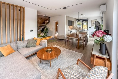 Prekrasna moderna kuća s bazenom, 5km od Poreča i mora !