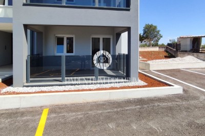 Nuovo appartamento al piano terra con 2 camere da letto e ampio giardino