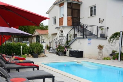 Brest, Istra – Dvije šarmantne kuće s bazenom i pogledom