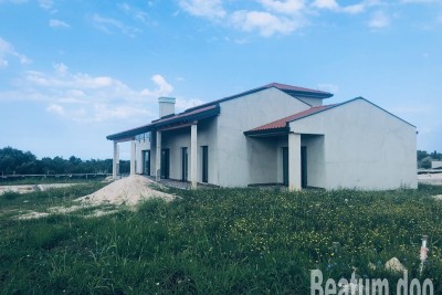 Casa in costruzione, Nova Vas