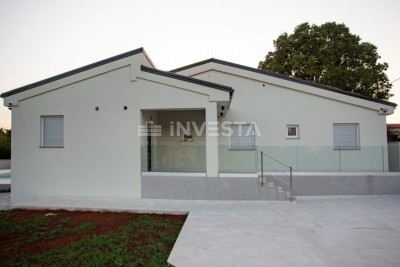 Umgebung von Rovinj, energieeffizientes Erdgeschosshaus mit Pool