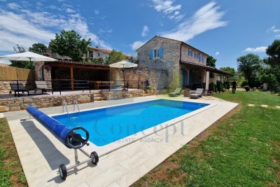 Poreč, okolica, Renovirana autohtona istarska kuća s velikom okućnicom