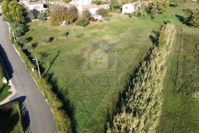 Poreč, okolí, stavební pozemek pro výstavbu až 5 jednotek, 8 km od moře