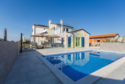 Poreč, okolica, Prekrasna vila s  bazenom na mirnoj lokaciji, 3 km od mora