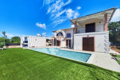 A beautiful villa with a Spanish flair located in a quiet location - under construction