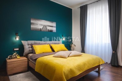 Pula, obnovljeno dvosobno stanovanje v centru mesta