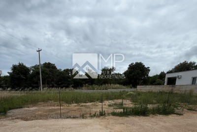 GRAĐEVINSKO ZEMLJIŠTE 576 m² U LIŽNJANU – DOZVOLA ZA 2 KUĆE S BAZENIMA, ODLIČNA INVESTICIJA