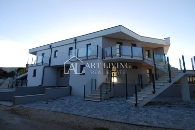 Umag - surroundings, ground floor apartment with garden 150 m from the sea