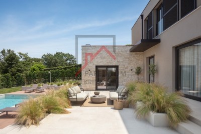 Villa bella e ben costruita, in un tranquillo paesino