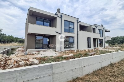 Apartma v 1. nadstropju s tremi spalnicami, zasebnim vrtom in skupnim bazenom - v fazi gradnje