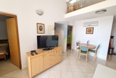 Poreč, dintorni, Appartamento al secondo piano con galleria e vista mare, 2 km dal mare