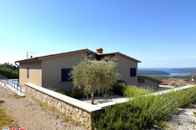 ISTRA, LABIN, VILA S 2 STANA, 2 BAZENA, POGLED MORE