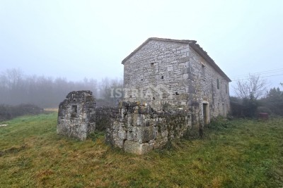 Bellissima casa indipendente in pietra con un potenziale eccezionale