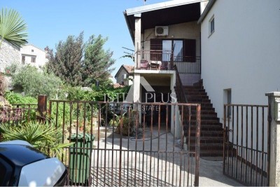 Tar, kamenný dom so záhradou a veľkým potenciálom