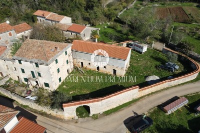 Istrsko posestvo na mirni lokaciji z veliko potenciala