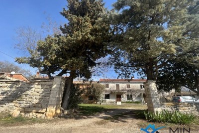 Altes Familienanwesen zur Renovierung in Plovania