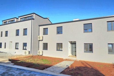 Newly built ground-floor apartment 51 m² with garden and terrace, approx. 5 km from Poreč and the sea.