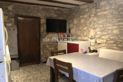 Bale, autohtona kamena kuća, idealna za život i investiciju