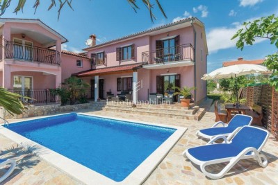 Dvije apartmanske kuće s bazenom