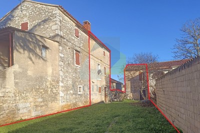 Poreč, surroundings, House for renovation with additional building