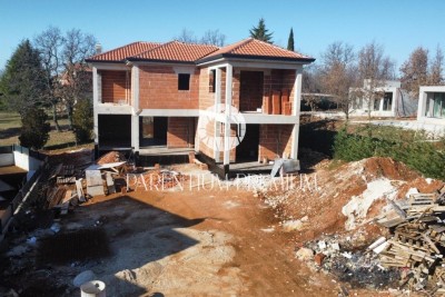 Casa in costruzione in una posizione tranquilla - nella fase di costruzione