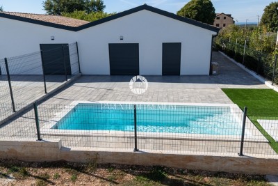 Nuova costruzione – Casa al piano terra con piscina e giardino