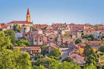 Predivno građevinsko zemljište sa pogledom na more i građevinskom dozvolom