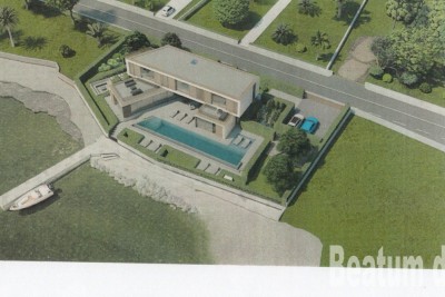 Prva linija do morja - gradbeno zemljišče z projektom