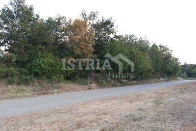 Lijepo građevinsko zemljište okruženo prirodom - okolica Sv. Lovreča