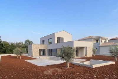 Poreč, kvalitetna moderna vila z bazenom v mirnem okolju