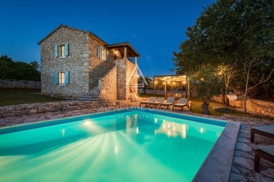 Istrien, Poreč: Authentisches istrisches Steinhaus mit Pool zum Verkauf