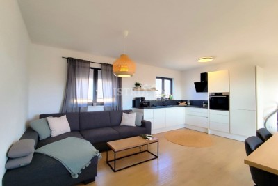 Prelijep stan u mirnom prigradskom naselju - 2 km od centra Poreča i mora