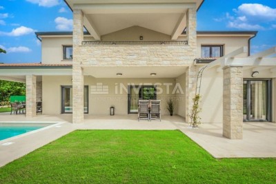 Poreč, modern villa in a prime location
