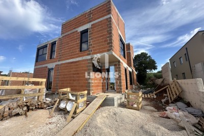 Doppelhaushälfte mit Meerblick und Dachterrasse in Novigrad