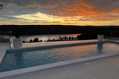 Moderna vila sa panoramskim pogledom na more