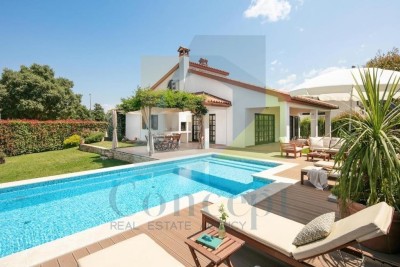 Poreč, okolica, Hiša s bazenom na odlični lokaciji 3 km od morja